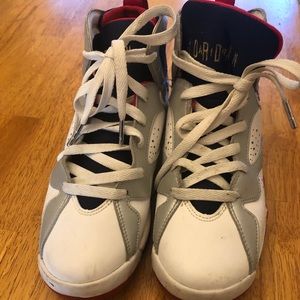 Air Jordans Retro 6 size 6Y